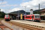 611 050-5 als IRE 3215 (Neustadt(Schwarzw)-Ulm Hbf) und 628 703-0 und 628 701-4 als RB 26950 (Neustadt(Schwarzw)-Titisee) in Neustadt 30.7.15