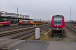 Der Blick Richtung Norden vom Bahnsteigende in Weiden (Oberpfalz) am 11.01.2017.