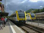 Am 15.08.2018 stehen 612 067 und 612 521 im Bahnhof von Schelklingen und warten auf die Weiterfahrt. 612 067 fährt als RE 22339 nach Ulm Hbf und 612 521 fährt als RE 3208 nach Donaueschingen.