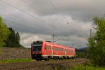 Nach den Wendezügen mit 143er oder 111er Bespannung übernahmen ab 2010 VT612  den Verkehr auf der Frankenwaldbahn. Erst mit der Bereitstellung von ET442 im Jahre 2012 verflog der Dieselgeruch. Auf dem Foto fährt RE 4983 Jena - Lichtenfels am 03. Mai 2012 durch den Haltepunkt Neuses bei Kronach.
