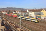 612er-Trio als IRE Stuttgart-Aulendorf/Rottenburg/Tübingen am 22.11.2017 in Oberesslingen. Der führende 612 526 ist beachtenswerterweise nicht im bwgt-Design gehalten, sondern noch im Drei-Löwen-Takt-Design, während die beiden hinteren Züge noch das klassische DB-Rot tragen. 