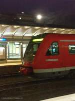 Die lngste Vollmondnacht in 2009 am Abend des 2.12.2009 in Hof Hbf. Ein 612er steht auf dem Lokgleis zwischen den Bahnsteigen zur Nachtruhe. ber dem EG steht der Mond um ca. 17.30 noch nicht zu hoch....