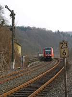 Schon 5 Jahre her, als am 18.03.2006 der 612 624 als RE 3291 von Koblenz nach Gieen das Einfahrsignal von Weilburg passiert und gleich im Weilburger Tunnel verschwindet.