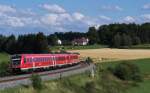 Der RegioSwinger beherrscht seit dem Reinfall mit den Diesel - Neige - ICE die Franken - Sachsen - Magistrale im pseudo Fernverkehr. Hier ist 612 059 und ein Schwestertriebwagen als IRE Nrnberg - Dresden im Vogtland unterwegs.
Grobau am 03.08.2012