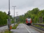 612 115 durchfhrt hier am 22.05.2013 den Bahnhof von Oberkotzau.