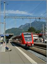 Der DB VT 612 902 nach Hannover Hbf bei der Durchfahrt in Aigle.
22. August 2013