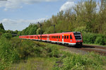 RE3697 von Hof Hbf nach Regensburg Hbf mit 612 132 und einem weiteren 612er bei der Durchfahrt in Reuth b. Erbendorf, 17.05.2015