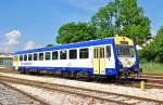 Ein Triebwagen der Baureihe NE 81 in Form von VT 413 der Strohgubahn war am Samstag 8.6.2013 im Bahnhof Neuffen abgestellt.