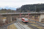 628 630 erreicht aus Richtung Süden kommend den Bahnhof Garching (Alz).