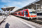 928 560-1 hält als REX 5868 (Braunau am Inn - Mattighofen - Salzburg Hbf - Freilassing), in Salzburg Hbf.
Aufgenommen am 27.12.2017.

Da die BR 5047 kein PZB 90 zur Weiterfahrt nach Freilassing besitzt, werden nun seit Fahrplanwechsel, alle REX auf der Mattigtalbahn, fast ausschließlich mit angemieteten 628er der DB Südostbaayernbahn gefahren.