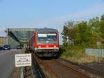  Gehweg auf der Brücke bei Zugfahrten nicht benutzen  628 218 auf der Fahrt von Lübeck nach Lüneburg hat soeben die Brücke über die Elbe zwischen Lauenburg und Hohnstorf