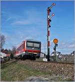 Doch in Nonnenhorn wurde ich fündig: Der DB 628 250 der Kurshessenbahn passiert auf seiner Fahrt von Lindau nach Friedrichshafen des Einfahrsignal F, sowie das Warnung zeigende Ausfahrvorsignal.

16. März 2019