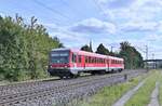 Als Dienstfahrt kommt der 928 581 bei Thüngersheim gen Karlstadt gefahren.
