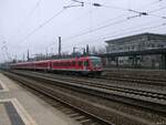 Einige mal am Tag wird über die Bahnstrecke München-Mühldorf auch die Triebwagen der Baureihe 628 geschickt. Hier ist eine Dreifachtraktion VT 628 am trüben 5.4.13 auf dem Weg nach Burghausen und konnte am Münchner Heimeranplatz aufgenommen werden.