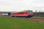 628 225 der CLR pendelte am 19.03.23 beim Frühlingserwachen der DWE zwischen Dessau und Wörlitz. Hier unterquert er die A9 bei Dessau in Fahrtrichtung Wörlitz.