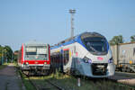 628 636 und 84667 M stehen am frühen Abend des 19.08.2024 nebeneinander im Bahnhof Lauterbourg. 628 636 wird sich nach ca 10 Minuten Aufenthalt wieder auf den Weg nach Wörth machen, während der Coradia Polyvalent Régional 4 Minuten vor dem 628 in Richtung Strasbourg aufbricht.