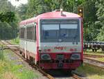 VT71 (628 071/629 071) der NEG am 05.07.24 bei der Ausfahrt aus Niebüll Richtung Dagebüll.