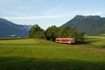 Hier zusehen ist 628 433 am Morgen des 26.7.24 als RB 52 von Aschau (Chiemgau) nach Prien am Chiemsee kurz vor dem Haltepunkt Umrathshausen Ort.