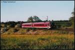 Am Abend des 02.05.07 ist 628 344-4 als RE 22561 von Ellwangen nach Ulm Hbf unterwegs, aufgenommen bei Goldshfe. Canon Eos 500, gescannt.