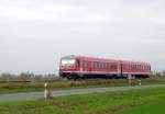 Ein VT der BR 628/928 als RB Naumburg(S)Hbf-Artern in der Nhe des Haltepunktes Reinsdorf. 28.10.2006