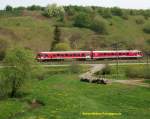 Und noch eine Frühlingsimpression. Bei Rothenbürg, KBS 857, fährt der 628 durch das Tal des Rothenbaches. Im Hintergrund eine alte Bergbauhalde...