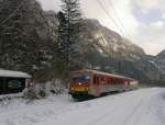 Ein Ersatzzug fr die BLB mit einem 629 der Norddeutschen Eisenbahngesellschaft Niebll 
bei der Durchfahrt in Hallthurn. 31.1.10 