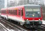 Der 628 499-2 / 928 499-2 fhrt als RB38 aus Kln Messe/Deutz Richtung Dsseldorf durch Dsseldorf Vlkinger Strae am 15.02.2010
