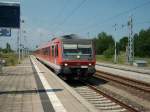 628 641 an der Westeinfahrt von Gstrow am 03.Juli 2010.