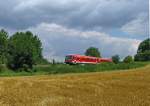 Die Wolken meinten es nicht gut mit mir, als RB 18516 (Karlsruhe Hbf-Neustadt (Weinstrasse) Hbf), bestehend aus einem Triebwagen der BR 628 zwischen Kandel und Winden an mit vorberfuhr. (6.August 2010)