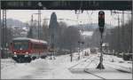 628 337 aus Friedrichshafen und 4024 033-5 aus Bludenz fahren in Lindau Hbf ein. (02.12.2010)