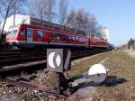 572 rattert als REX5993 ber die Weichen des Bhf. Ried;110320