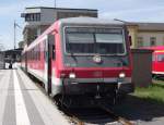 628 414 steht am 7. Mai 2011 als Regionalbahn nach Selb Stadt auf Gleis 1b im Hofer Hbf.