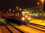 Die Niederlausitz blieb von den Schneemassen verschont, aber ein Hauch Neuschnee lt am Abend des 06.03.06 den RE38150 (RE2 Cottbus - Berlin Ostbahnhof)in schnem Licht erstrahlen.