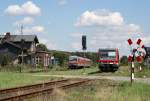 Eine Zugkreuzung im Bahnhof von Grieben: Am 21.07.2009 kreuzten sich der hier haltende 628 654 (links) als RE nach Szczecin Głwny und 628 207 (rechts), der Grieben als RE nach Kiel Hbf ohne Halt durcheilt. 