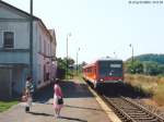 928 331 fuhr am 30.8.05 als RB nach Lauterbach in den Bahnhof Burg- und Nieder-Gemnden ein.