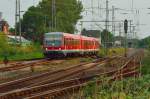 Der 928 534 führt am Freitag den 9.8.2013 ein RB 38 Doppel bei der Ausfahrt aus Grevenbroich. 