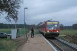 Abschied von der Baureihe 628 und der DB Regio im Wendland: 628 598 erreicht am 13.12.2014 den Haltepunkt Neetzendorf an der Wendlandbahn (Dannenberg Ost - Lüneburg West). An der neuen Bahnsteigkante halten seit 14.12.2014 Triebwagen vom Typ LINT 54 der erixx GmbH, Soltau.