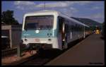 628338 als RB 6174 nach Aschaffenburg am 13.8.1989 um 17.00 Uhr im Bahnhof Miltenberg.