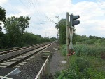 Triebzug BR 628 am 22.05.2003 in Lauterbourg / Elsa (Frankreich). Der BR 628 fhrt die Strecke Wrth - Lauterbourg etwa im Stundentakt, die Strecke war einige Jahre stillgelegt und wurde erst im letzten Jahr reaktiviert. Das Zeichen rechts ist ein Stopzeichen fr den DB-Triebzug, weiter darf er nicht fahren.