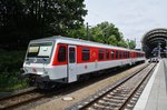 628 495-3  Tinnum  verlässt am 20.6.2016 als RB73 (RB21966) von Kiel Hauptbahnhof nach Eckernförde die Stadt an der Förde.