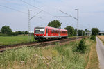 628 695 hat soeben Karlsdorf in Richtung Graben-Neudorf verlassen.