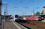 Anschluß: 429 108 hat als Süwex Mannheim - Koblenz gerade den Bahnhof von Dillingen Saar erreicht. Im Hintergrund wartet auf Gleis 1 der  Niedtalexpress  auf bei de Süwex Anschlüsse, dann geht es wieder ins romantische Tal der Nied. 30.10.2016