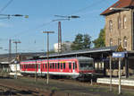 628 480 wartet im Bahnhof Dillingen Saar auf Fahrgäste ins Niedtal. Gleich wird der SÜWEX aus Richtung Saarbrücken ankommen, danach startet der 628er auf die 15 Km nach Niedaltdorf. 30.10.2016