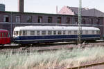 Am 16.09.1982  parkt  der Kurier-VT der US-Army633 803 - noch in blau/beige - vor dem Bw. Heidelberg.