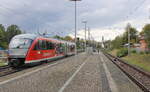 DB 642 059  Schwarzenberg - Perle des Erzgebirges  als RB 23720 von Annaberg-Buchholz Süd nach Chemnitz Hbf, am 11.10.2024 beim Halt in Niederwiesa. Der Triebwagen trägt zudem Werbung für den  European Pice Ride .