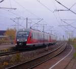 Eine 642-Doppeltraktion dieselt am 29.10.2007 unter Fahrdraht in Richtung Erfurt.