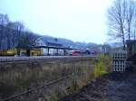 Alte Flgelsignale und moderner Triebwagen in Schwarzenberg wo brigens gerade Gleisbauarbeiten stattfinden, am 10.11.05