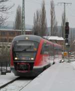 642 532 erreicht am 04. Februar 2012 als Regionalbahn von Arnstadt
ber Saalfeld (Saale) nach Blankenstein den Saalfelder Bahnhof auf Gleis 1.