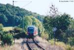 642 069 ist am 17.9.02 gerade ber die Brcke der Bundesstrae B 466 gefahren und wird gleich seinen Zielbahnhof Steinach (bei Rothenburg) erreichen.