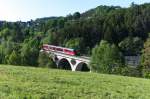 Auf dem Viadukt an der Herrenmhle -     Als letztes Photo der Serie im Mai 2012 in der Gegend um Bad Lobenstein hatten wir die RB aus Saalfeld auf dem Viadukt an der Herrenmhle bei Lobenstein auf